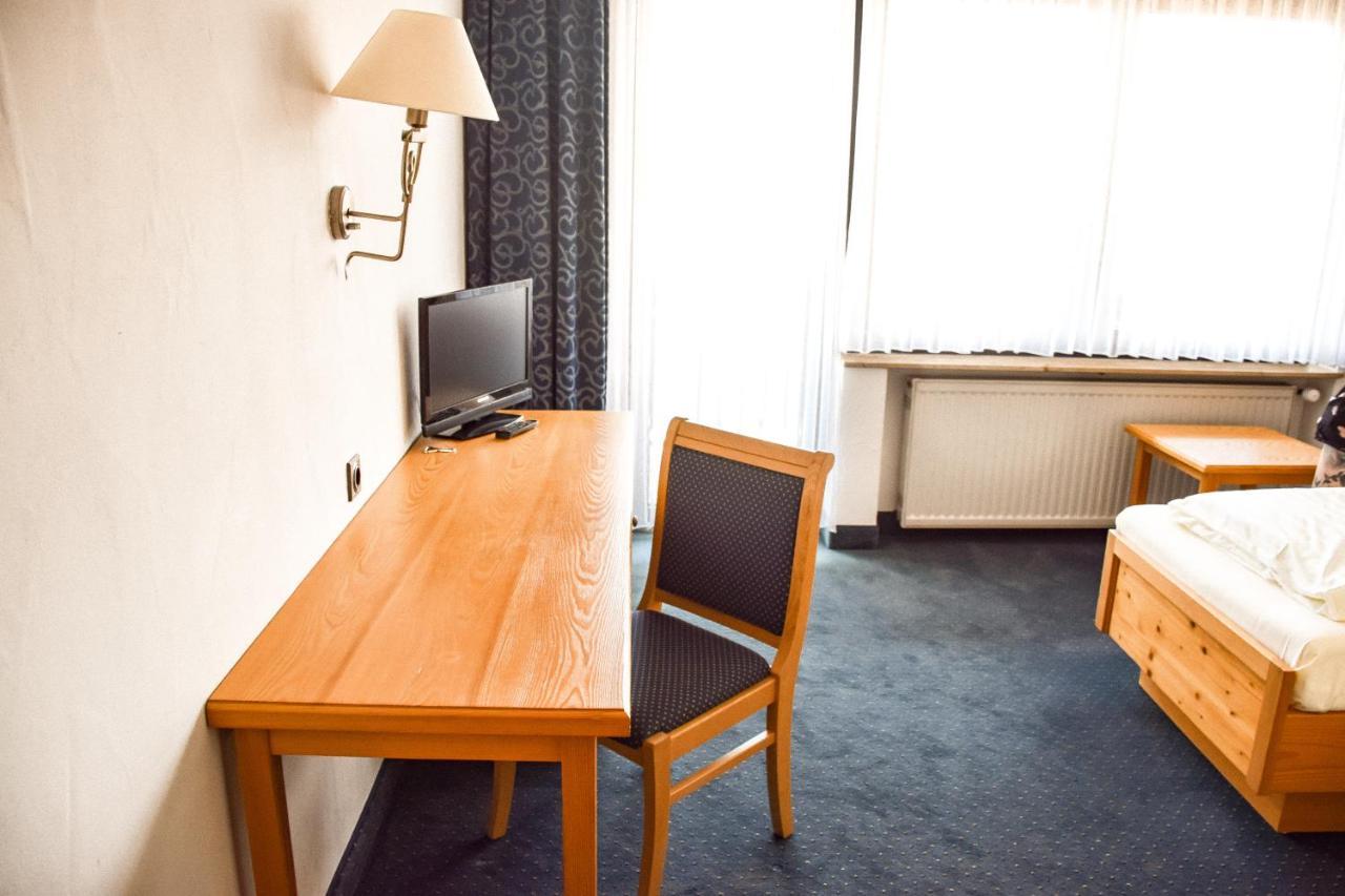 Hotel Bergwiesen - Zimmer Mit Balkon Oder Terasse Lohr Eksteriør bilde